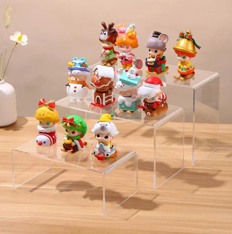 Expositor de acrílico com miniatura decorativa na estante