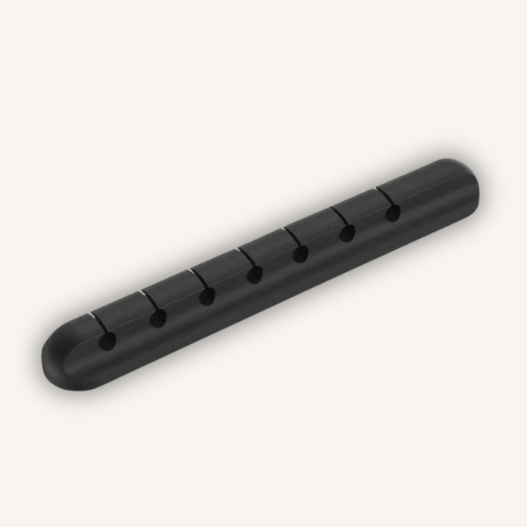 Clips Preto Fosco em foto de ambiente em mesa moderna com notebook