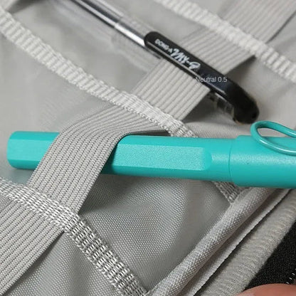 Detalhe do bolso de tela do Estojo Organizador para acessórios menores