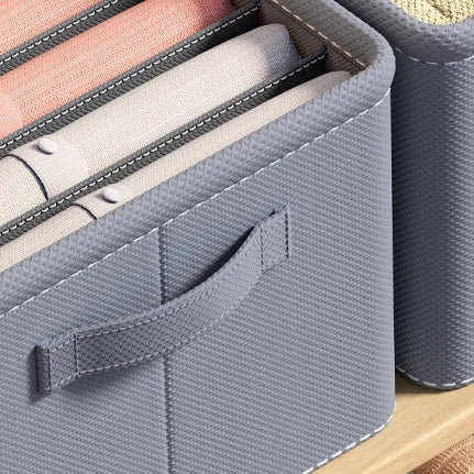 Organizador Vertical de Roupas em foto de antes e depois da organização