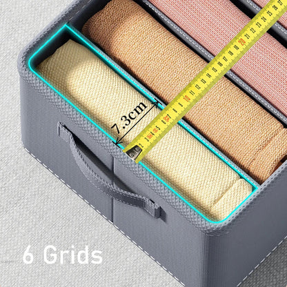 Organizador Vertical de Roupas guardando meias e roupas íntimas com ordem
