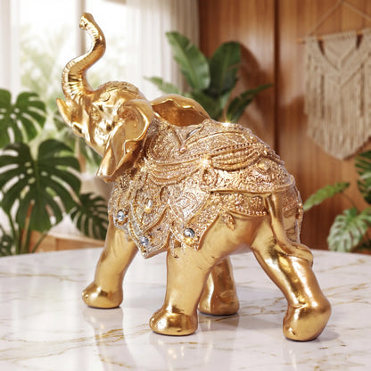 Escultura elefante da sorte dourado em aparador de mármore com plantas tropicais