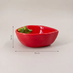 Bowl Tropicália Morango em cerâmica vermelha vista lateral com linhas de dimensão mostrando altura e comprimento 5 x 13 cm