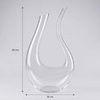 Decanter Sinuoso aerador em cristal com linhas de dimensão mostrando 28 cm de altura e 18 cm de largura