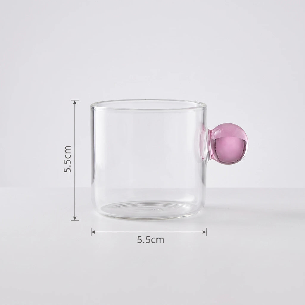 Xícara borossilicato alça rosa vista lateral com linhas de dimensão 5,5 cm altura e diâmetro